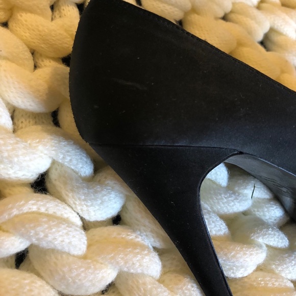 Bakers Peep Toe Bow Heels, 9 but fits like 8.5 - Picture 7 of 8